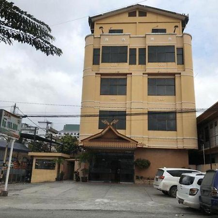 Sabrina Hotel Sisingamangaraja Pekanbaru Kültér fotó