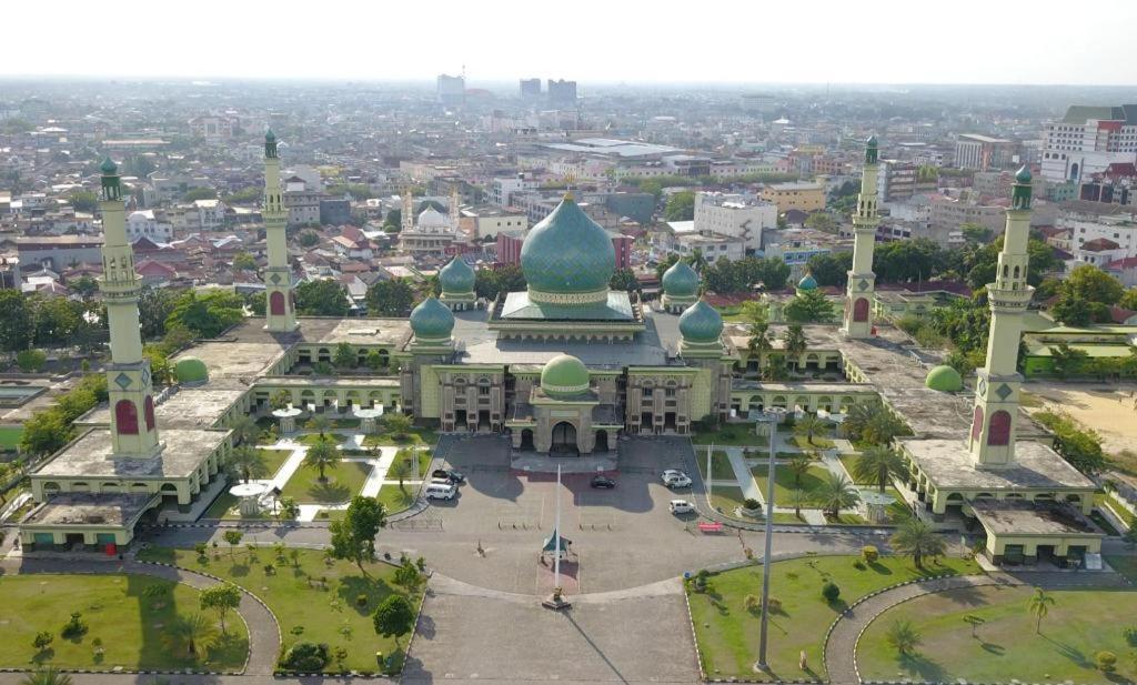 Sabrina Hotel Sisingamangaraja Pekanbaru Kültér fotó